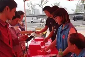 【五湖四海•一起同行】骄阳下的这一抹“工会蓝”别样亮眼图片