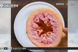 如何用吃剩的水果去除水池中的水渍？这些生活小妙招分享给你视频封面