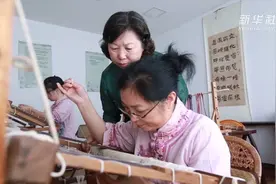 江西夏布绣：麻布上绣出“非遗之花”视频封面