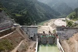 扶贫重点工程空寨水库大坝顺利封顶视频封面
