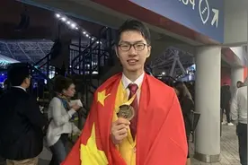 续写金牌辉煌！上海选手连续两届夺得车身修理世界冠军图片