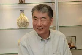 他参与了中国通信业发展的许多重大决策，他的通信人生与中国通信业的发展紧紧相连视频封面