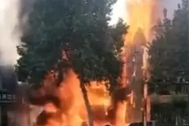 河北石家庄一歌厅发生火灾，燃烧时伴随爆裂声，无人员伤亡视频封面
