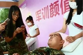 午FUN丨“00后”新生开启养生式军训，还有这开学装备“新三样”你有猜到吗？图片