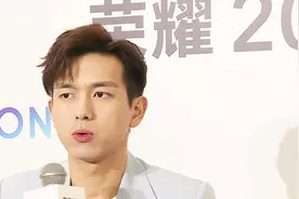 挑战《春江花月夜》与《中国机长》 李现亮相武汉谈拍戏心得视频封面