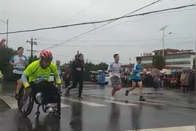 残疾选手摇轮椅完赛半马：跟常人没区别视频封面