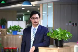 这么年轻的通信专家不多见，还帅成这样视频封面