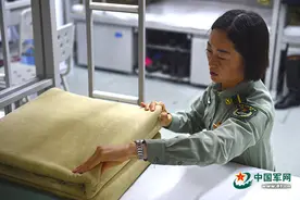 中国军网记者探访阅兵训练场 实拍女兵方队的一天图片