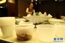 这些餐盒上的数字，你注意到了吗？图片