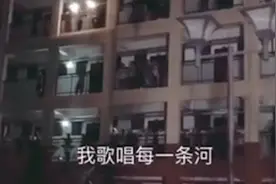 宿舍停电，男生走廊合唱《我和我的祖国》视频封面