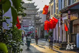 这里是潮州！国旗飘飘迎国庆，最爱心中一抹红图片