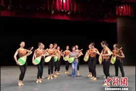 高金荣：一生做一件事，将敦煌壁画舞姿引入课堂图片