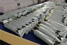东莞城郊小工厂，藏着一条连接多地犯罪链，他们仿冒网红美牙仪非法获利千万图片