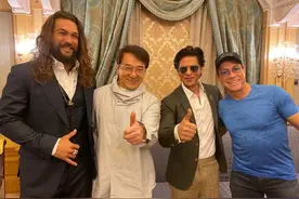 不可思议！成龙和海王、尚格·云顿、沙鲁克汗同框图片