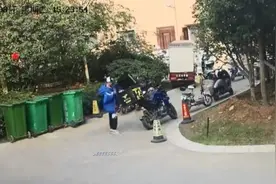 外卖员上楼送餐，仨熊孩子顺走多份外卖视频封面