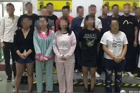 驷马况？窑埠古镇某酒吧内20多人被抓，好几个还穿着睡衣图片