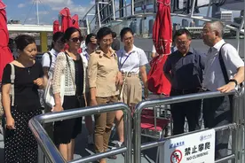 入园检票口是Ticket Check非Check in，高中生当“啄木鸟”纠错图片
