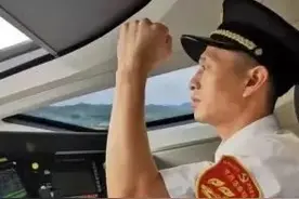 假如你在行驶的列车上遇到地震，别慌！图片