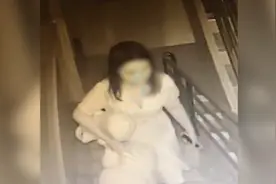 女子哭诉失业，男子约见后被偷手机视频封面