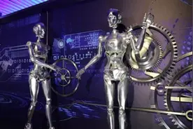近距离欣赏国庆彩车！广东彩车“回家”，重量近15吨引参观热潮视频封面