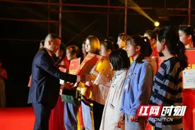 益阳医专举行师生歌唱祖国暨学生先进颁奖晚会图片