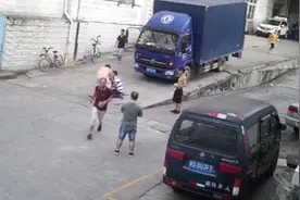 倒车碾死男童，司机自责痛哭，东莞交警建议货车装倒车影像！视频封面