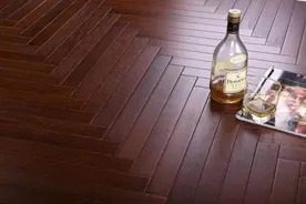 木地板好看但是昂贵，不好好保养怎么行，这样保养木地板简单有效图片