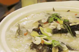 不管炖什么鱼，都不要放这两种调料，否则鱼腥味更重！图片