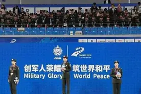 上饶妹子张艺曼军运会羽毛球单打夺冠图片
