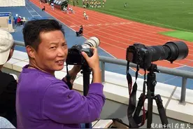 自费拍摄二十余场军运比赛照片，热心市民制作数百相册欲送运动员图片
