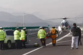 视频｜北京高速路“空地”救援，直升机十分钟到达现场视频封面