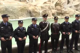 开心！在罗马偶遇中国警察巡逻视频封面