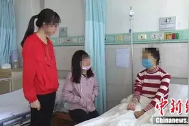 别的女孩都在减肥，她们却拼命增重，只为让母亲活下去图片
