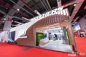 “进”现场 | 步行容易累？鞋没穿对！用这台“脚型分析测量仪”挑双对的鞋图片