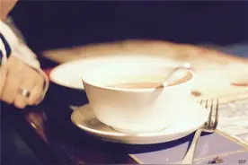 一个女人越活越漂亮，大多都是因为做对了这三件事图片