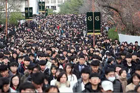 拼了！韩国高考英语听力时段 全国机场将暂停起降35分钟视频封面