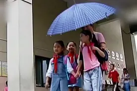 为解决“三点半”接娃难题 36个大中城市超一半小学初中这样做