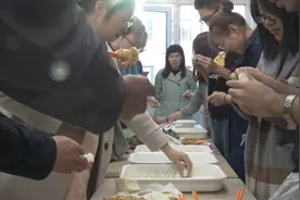 劳动的味道真“香”！天津高校“小菜园”上餐桌视频封面