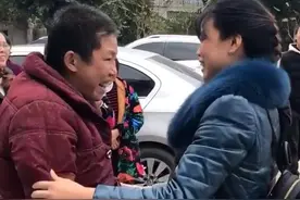 智障女与家人团聚 回家第一件事找儿子视频封面