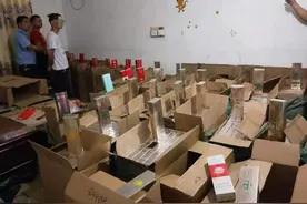 你常抽的和天下、芙蓉王可能是假烟 长沙警方查获大批假烟 涉案金额130多万图片