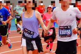 情侣在马拉松现场携手冲线秀恩爱，走红后却被终身禁赛……图片