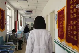 温暖的红丝带——记抗艾一线医护工作者视频封面