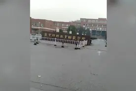 南京一高校被指强制晨跑，校方：未定方案视频封面