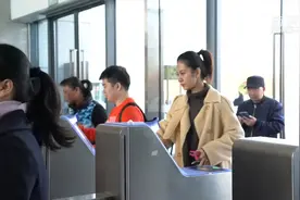 广西36个高铁站可以刷二维码乘车啦视频封面
