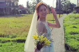 全慧彬发文宣结婚喜讯 穿白色婚纱手捧鲜花幸福洋溢图片