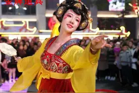 “不倒翁女孩”带热底座销量，网友质疑安全性存问题图片