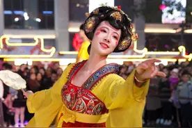 担心的还是发生了！20岁女孩体验网红“不倒翁”造成腰椎骨折图片