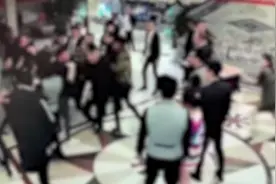 顾客KTV唱“霸王歌”，11人群殴视频封面