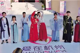 《千年等一回》DJ快闪湖滨步行街图片