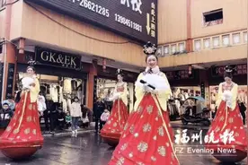 “不倒翁女孩”红了，福州道具厂生意火了图片